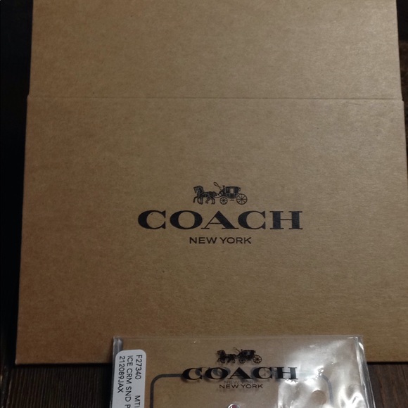 Coach limited edition ice cream sundae pin NWT - Picture 3 of 3